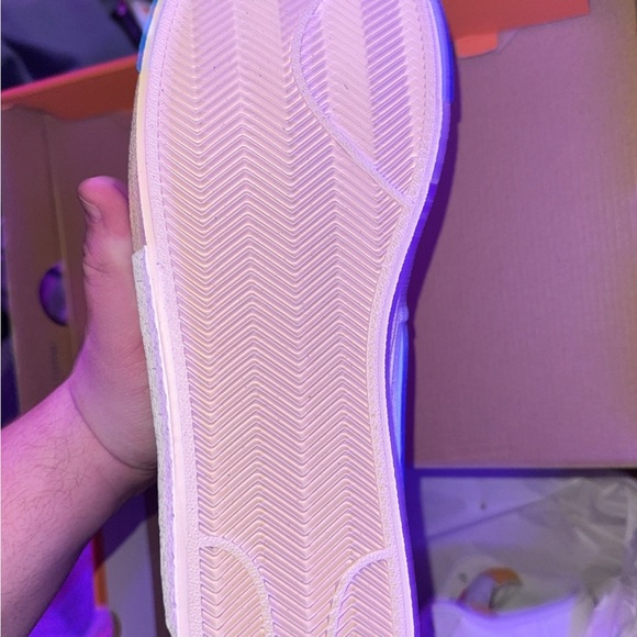 Nike - Picture 2 of 8